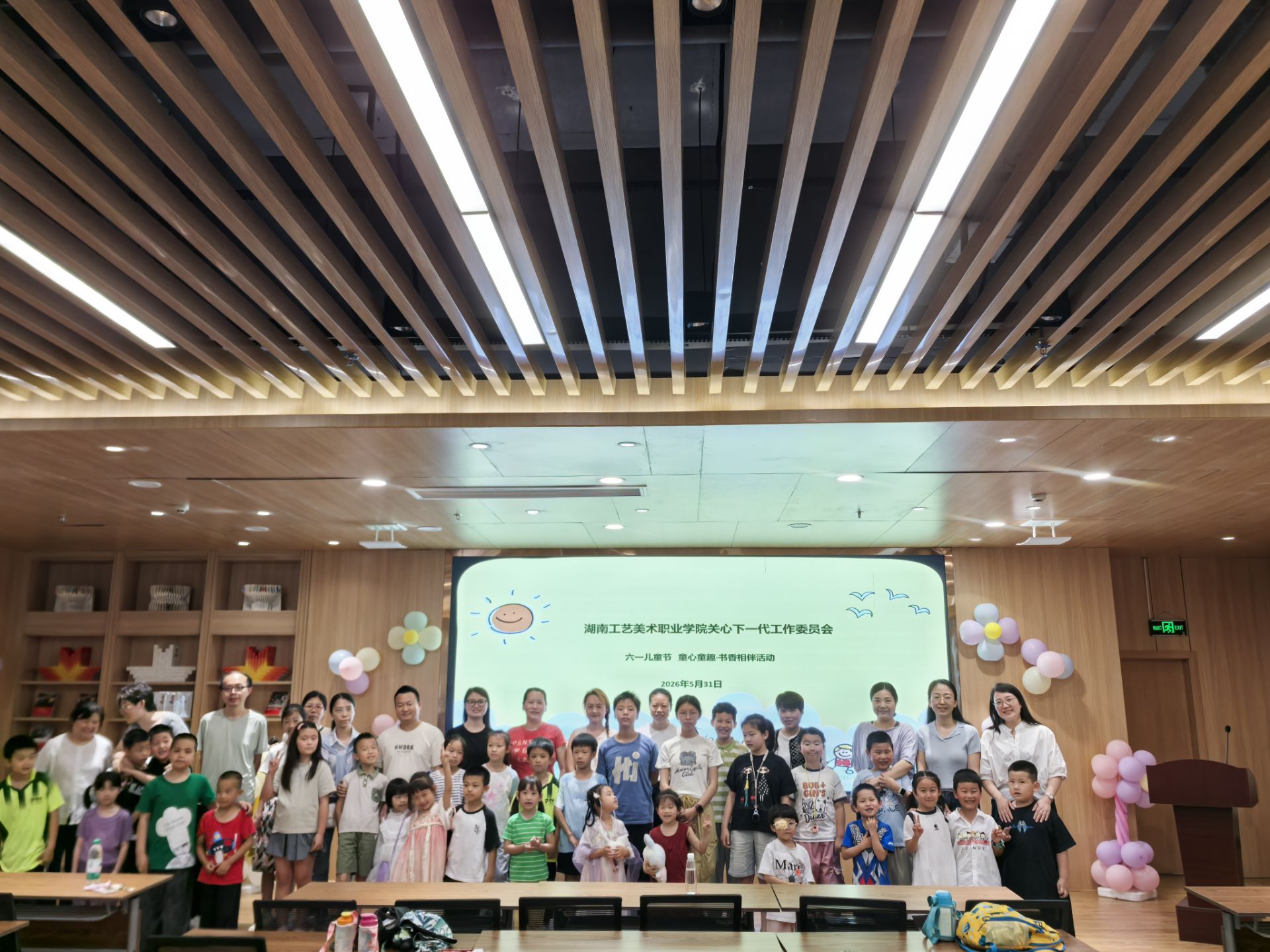 “童心童趣·书香相伴” ------我校关工委成功举办六一亲子阅读主题活动
