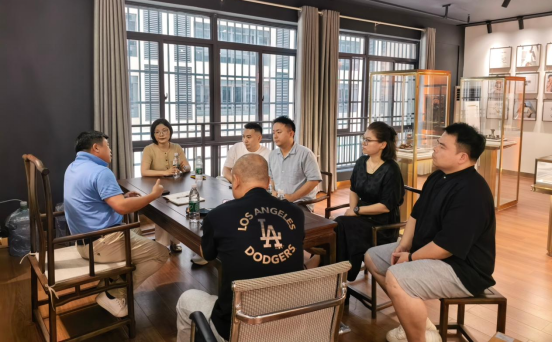 杰出校友何阳华回母校洽谈校企合作